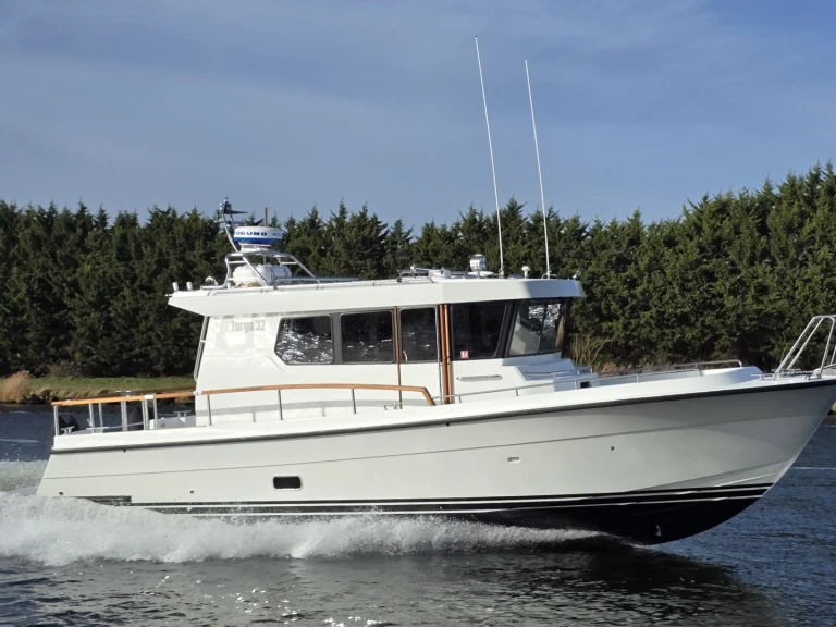 Bareboat Rental Motorboat Targa Boats with a boat licence