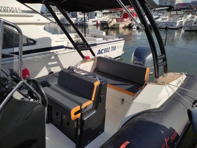 Bareboat Rental RIB Capelli with a boat licence