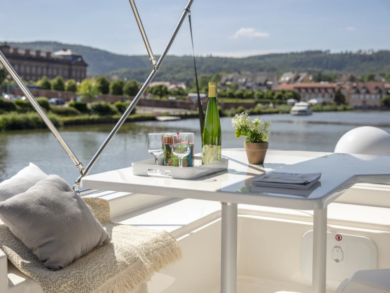 Boat rental Nicols Yacht Nicols Octo Fly 12 in Grez-Neuville on Samboat