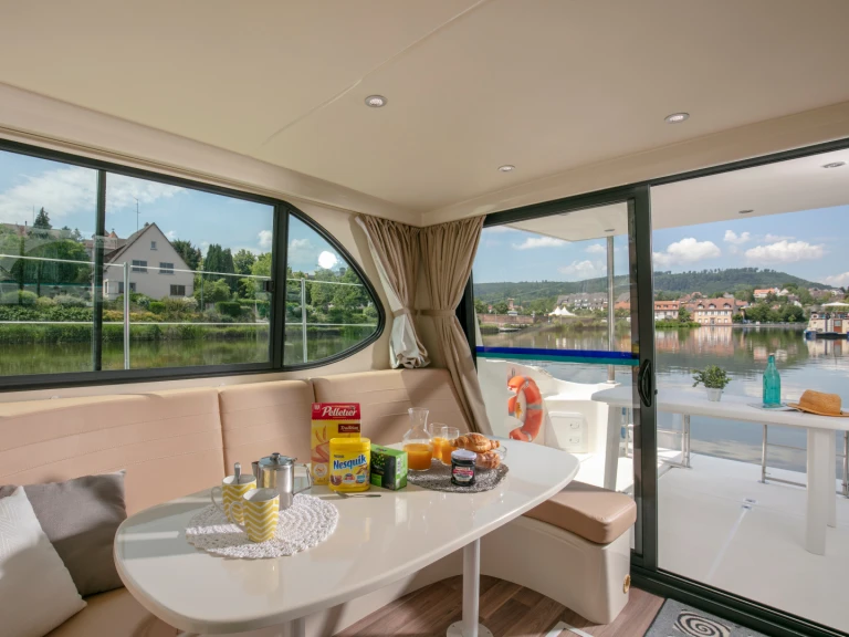 Motorboat rental with or without captain Nicols Yacht Grez-Neuville