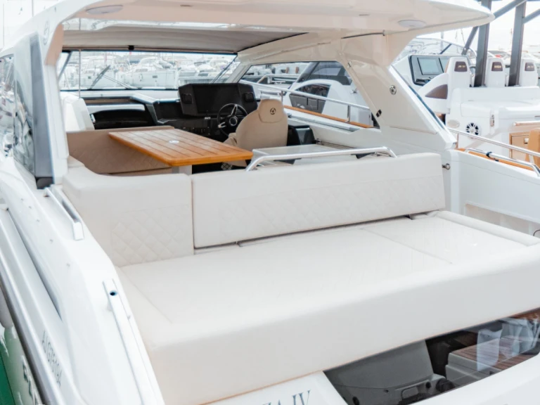 Rent a AUSTIN PARKER PARKER 110 Porticcio
