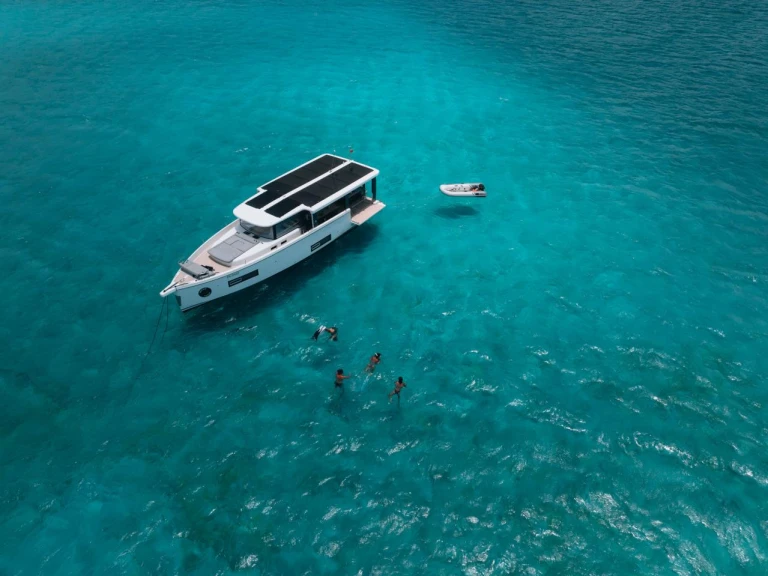 Rent a Jeanneau Sealoft 480 Golfe de Saint-Tropez