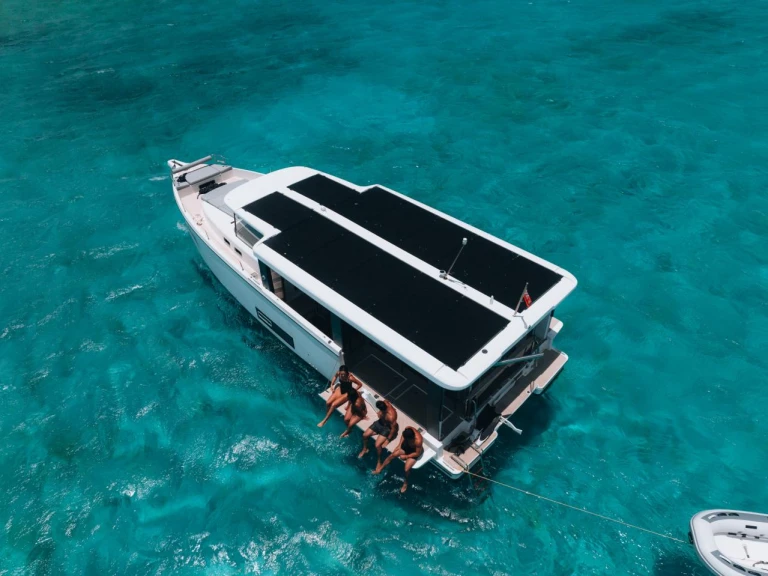 Bareboat Rental Motorboat Jeanneau with a boat licence