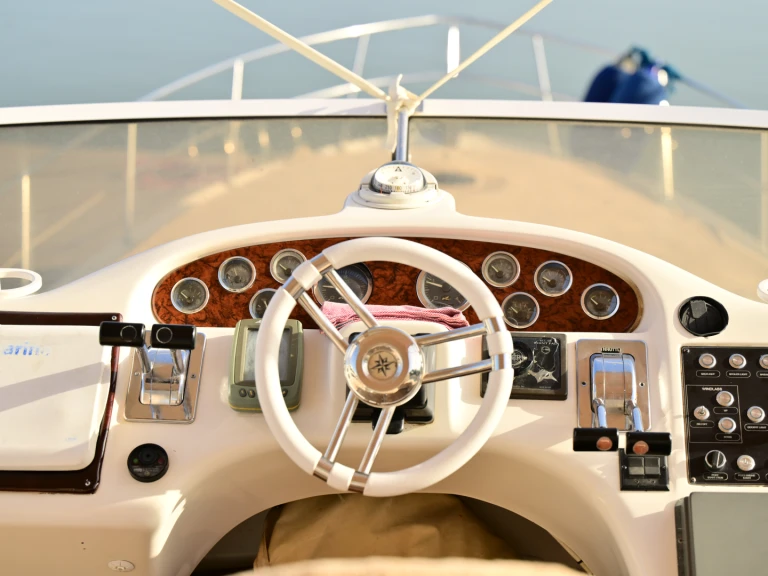 Yacht charter Antalya (City) cheap 400 Sedan Bridge