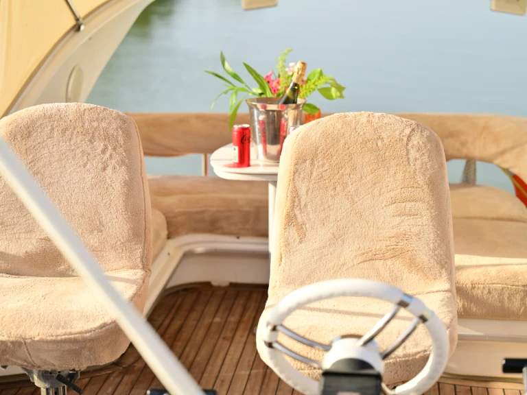 Motorboat rental in Antalya (City) - Sea Ray 400 Sedan Bridge