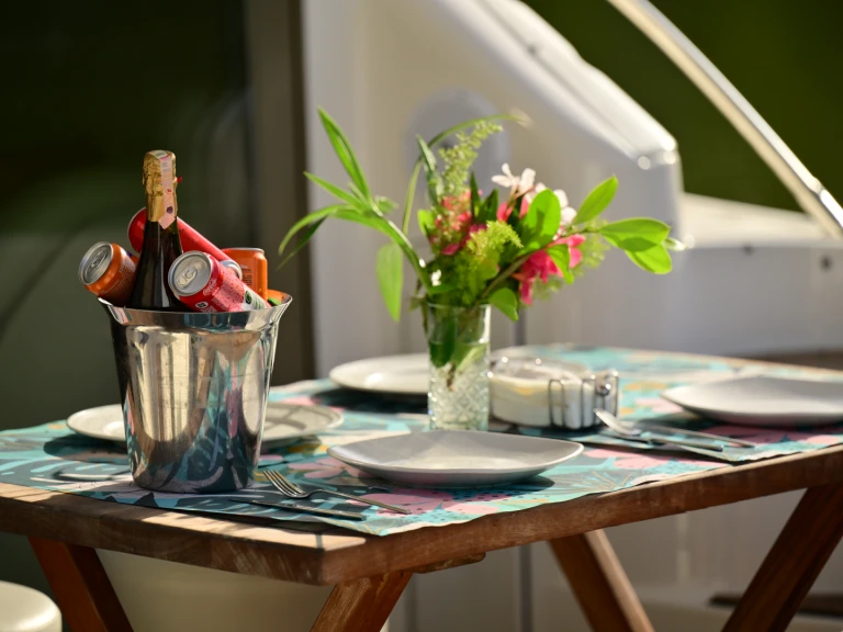 Boat rental Sea Ray 400 Sedan Bridge in Antalya (City) on Samboat