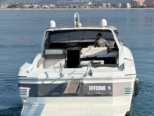 Boat rental Pershing Pershing 48 in Roses on Samboat
