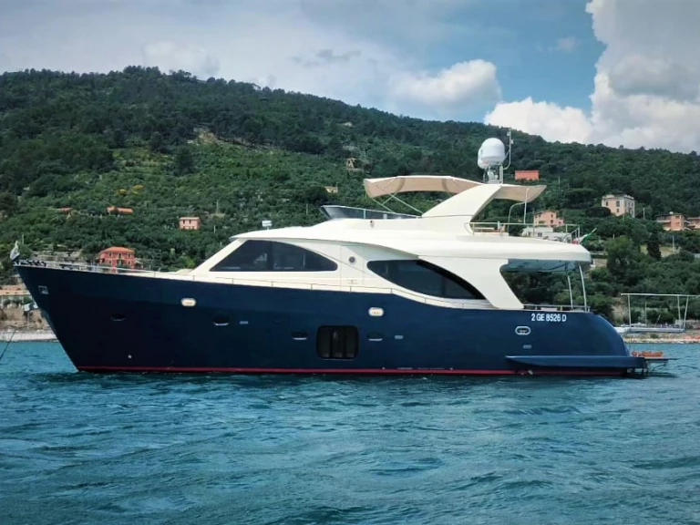 Bareboat Rental Luxury Yacht Gianetti with a boat licence