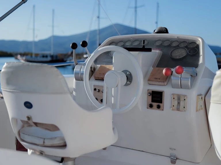 Luxury Yacht for rent Himarë at the best price