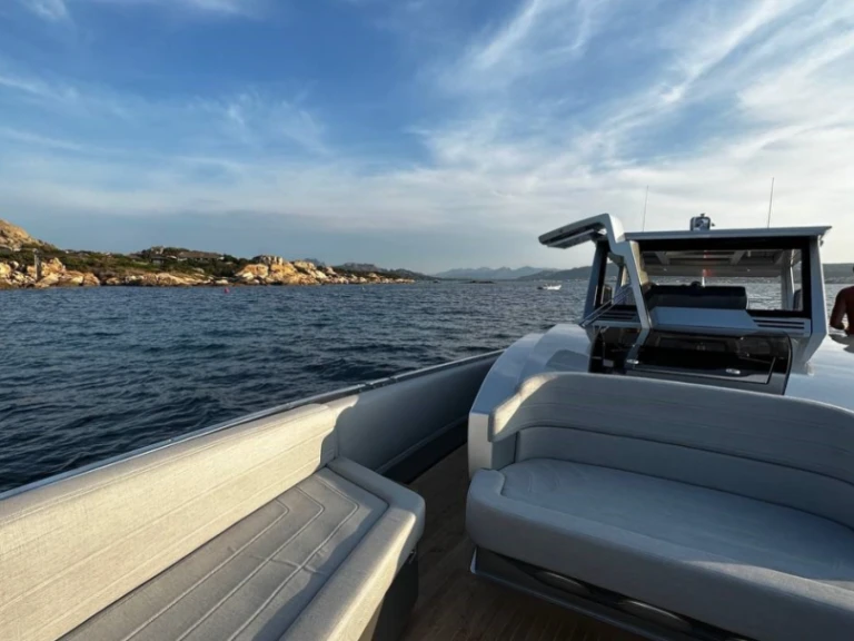 Motorboat for rent Monaco-Ville at the best price