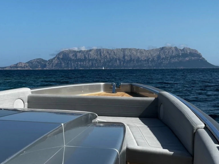 Bareboat Rental Motorboat Novamarine with a boat licence