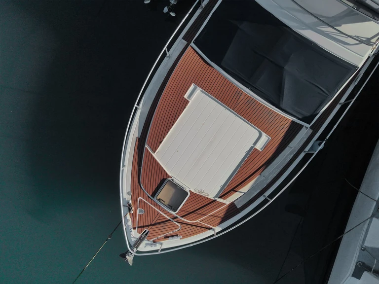 Luxury Yacht for rent Orikum at the best price