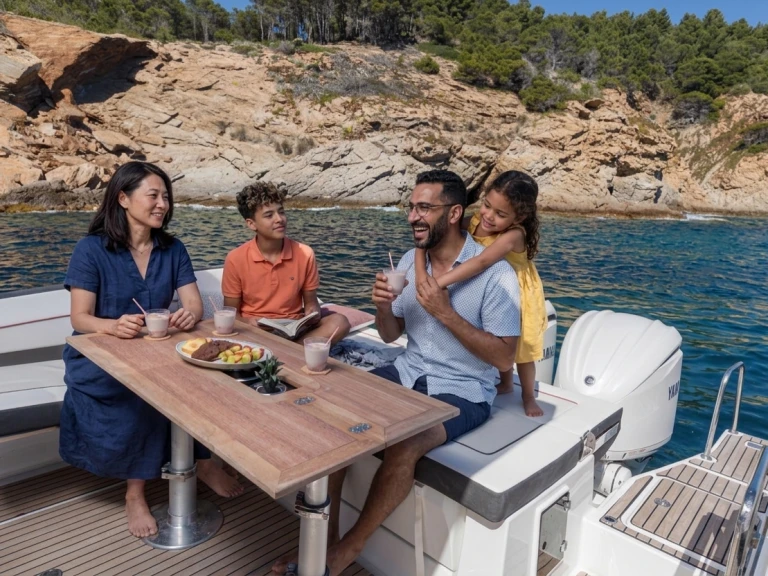 Boat rental Jeanneau Cap Camarat 9.0 WA in Vieux Port Golfe-Juan on Samboat