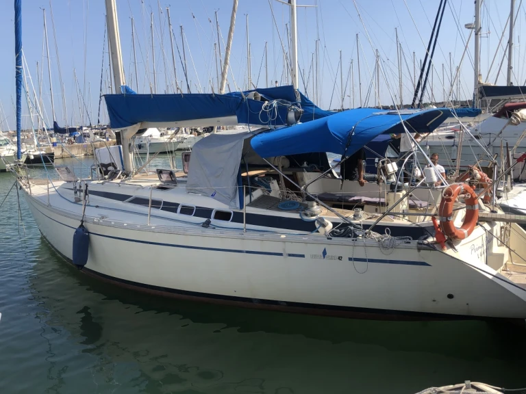 Rent a Bavaria Bavaria 420 Caribic Nettuno