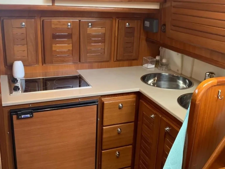 Rent a Menorquin MY 120 Mahón