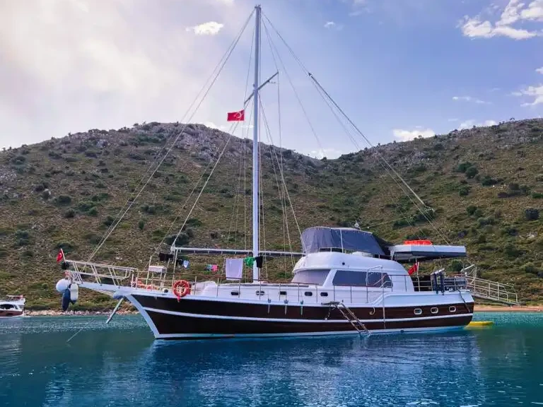 Bareboat Rental Sailboat Custom with a boat licence