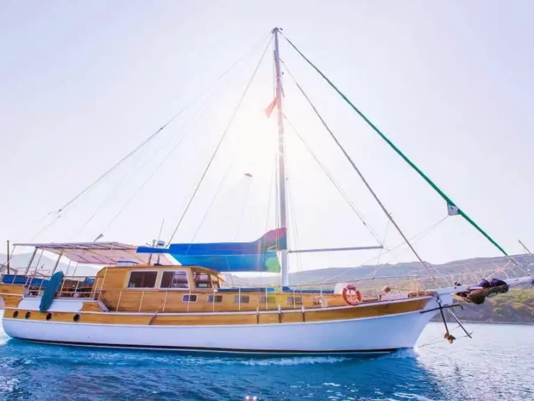 Sailboat for rent Kaş at the best price