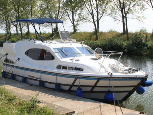 Motorboat rental with or without captain  Louhans