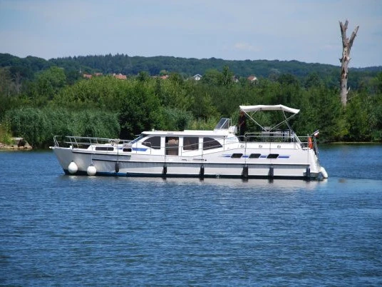 Boat rental  America 50 in Savoyeux on Samboat