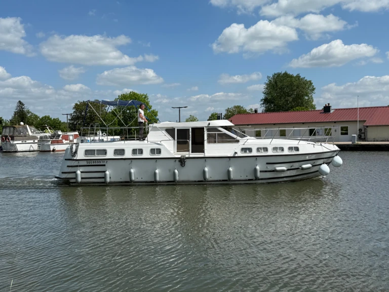Motorboat for rent Mittersheim at the best price