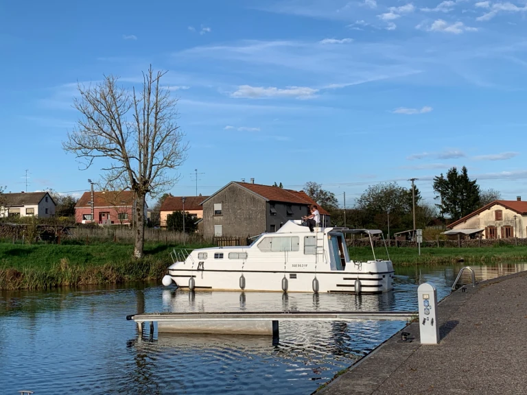 Rent a Triton Triton 1050 Fly Mittersheim