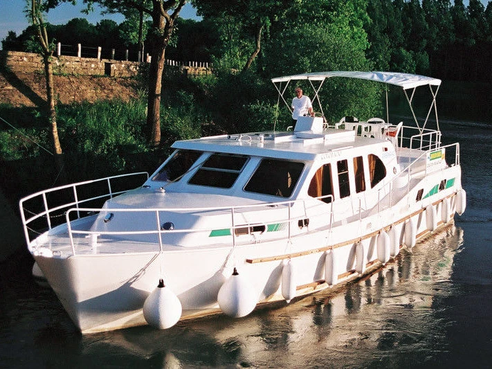 Boat rental  America 43 in Savoyeux on Samboat