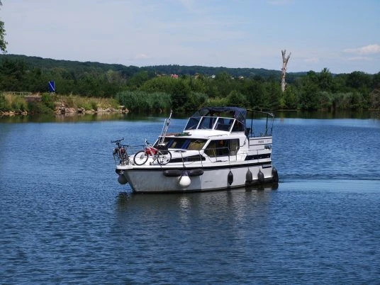 Gruno Gruno 38 Elite charter bareboat or captained in  Louhans