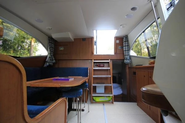 Motorboat rental with or without captain  Louhans