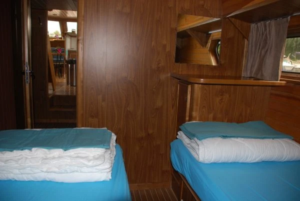 Yacht charter Savoyeux cheap America 50