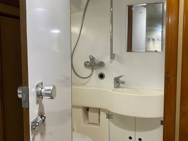 Bareboat Rental Motorboat  with a boat licence