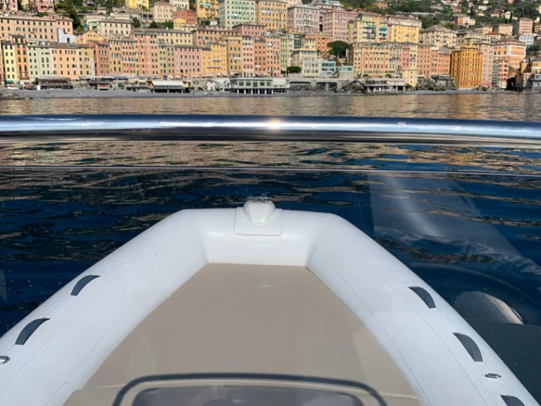 Bareboat Rental Motorboat Capelli with a boat licence