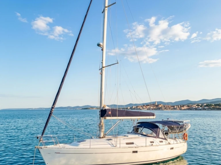 Boat rental Bénéteau Oceanis 381 in Puerto de Pollensa on Samboat