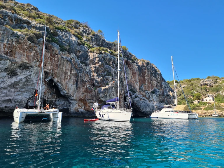 Bareboat Rental Sailboat Bénéteau with a boat licence
