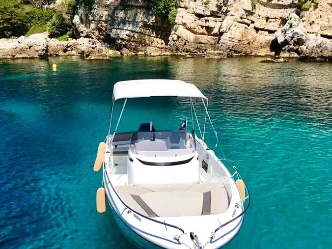 Yacht charter Antibes cheap Cap Camarat 6.5 Style