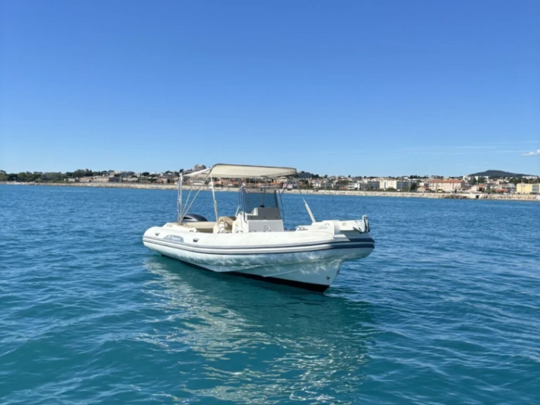 Boat rental Capelli Tempest 775 in Antibes on Samboat