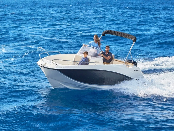 Yacht charter Antibes cheap Activ 555 Open