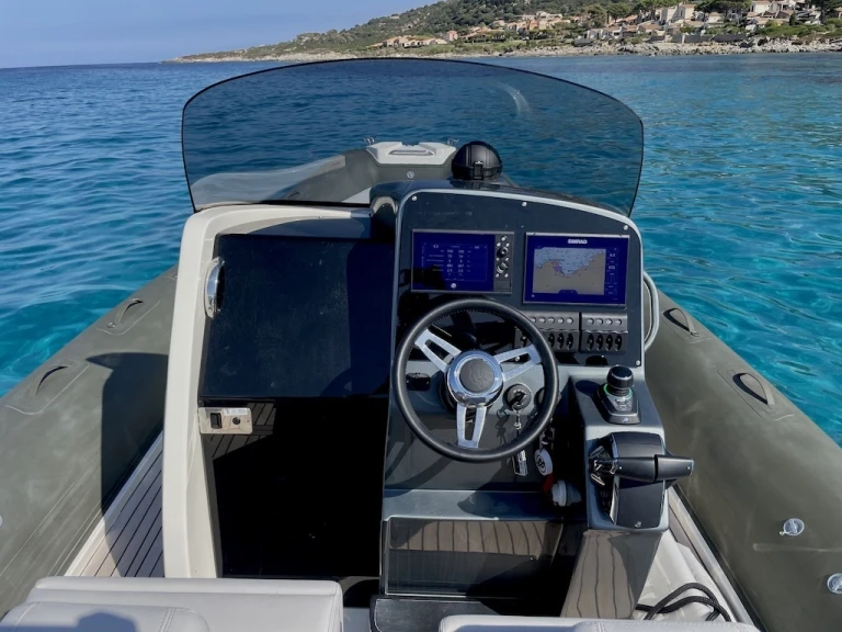 Bwa SPORT 33 in Marine de Sant'Ambrogio on SamBoat
