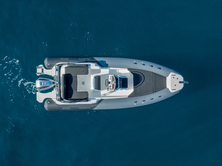 Bareboat Rental Motorboat Quicksilver with a boat licence