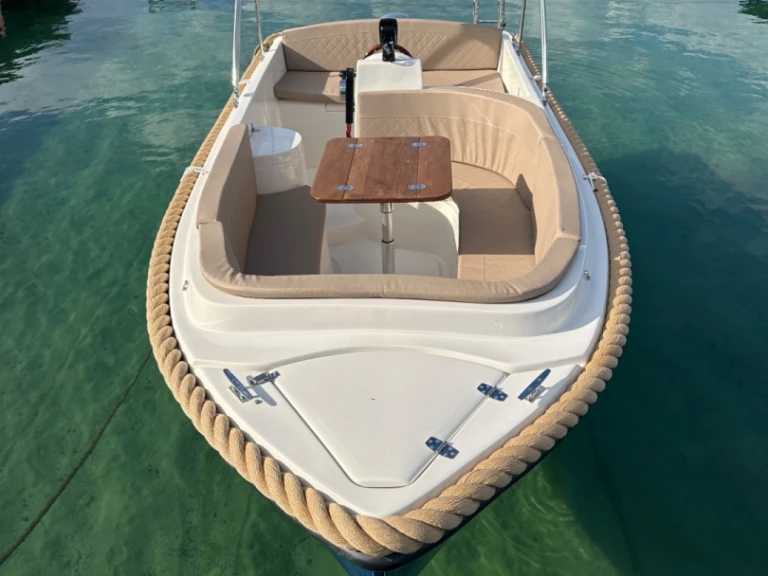 Bareboat Rental Motorboat kruger with a boat licence