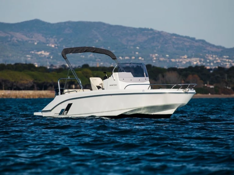 Motorboat rental with or without captain Bénéteau Sète