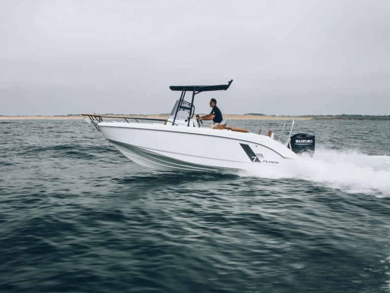 Bénéteau Flyer 7 SUNdeck charter bareboat or captained in  Sète