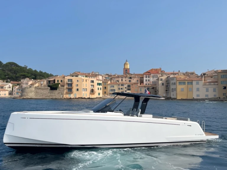 Yacht charter Port Grimaud cheap Pardo 38