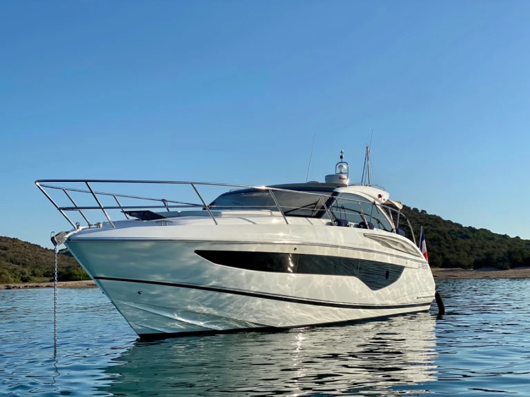 Boat rental Quicksilver Quicksilver 555 Activ Open in Port Grimaud on Samboat