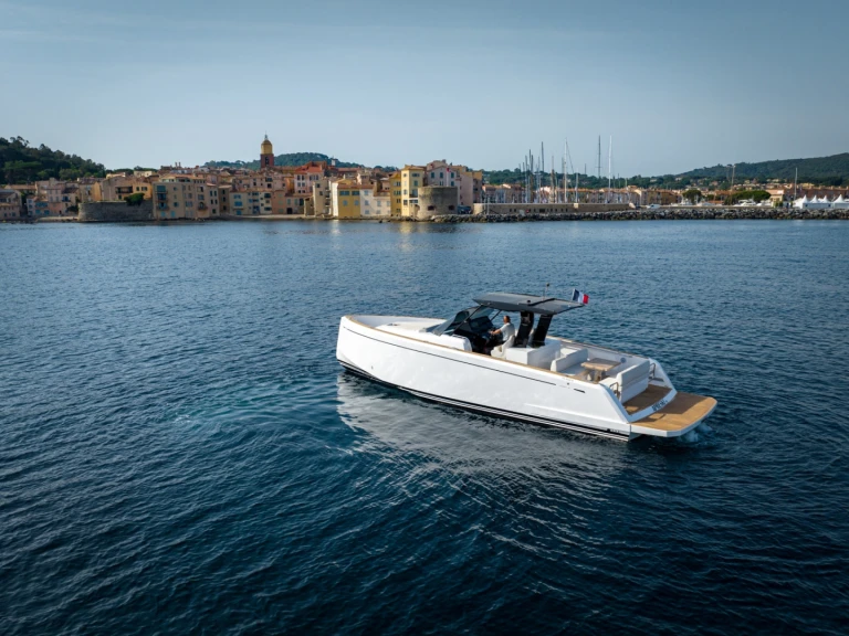 Motorboat rental with or without captain Pardo Yachts Port Grimaud