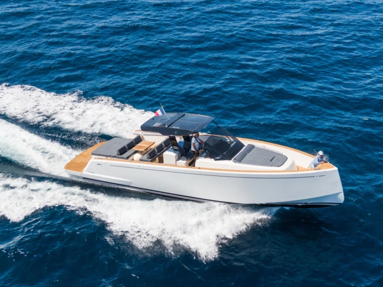 Motorboat for rent Port Grimaud at the best price