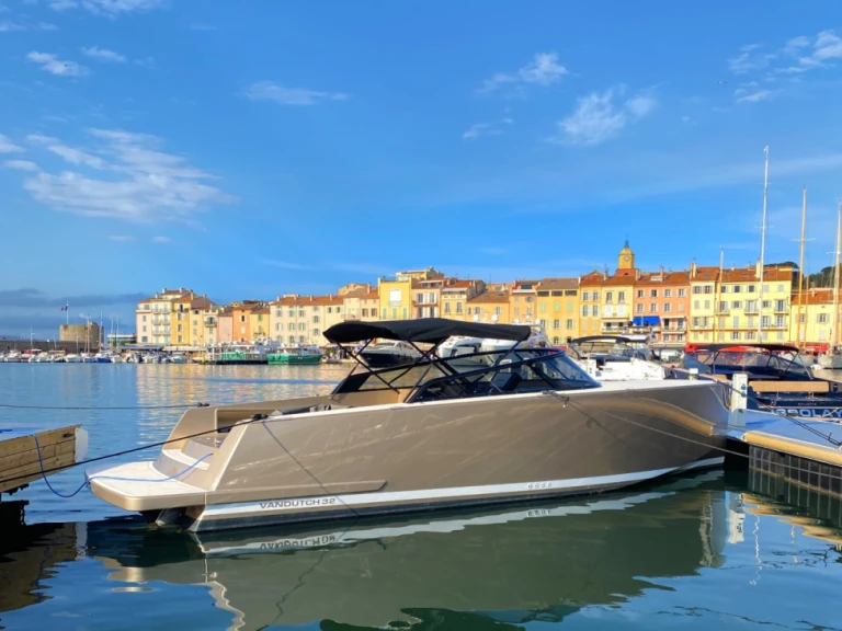 Rent a VanDutch VANDUTCH 32 Saint-Tropez