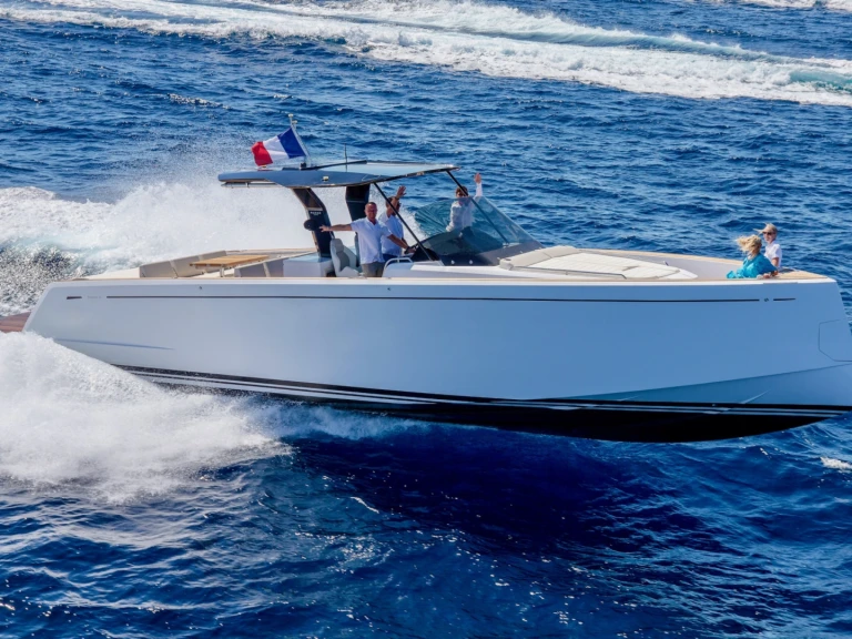 Rent a Pardo Yachts Pardo 43 Port Grimaud