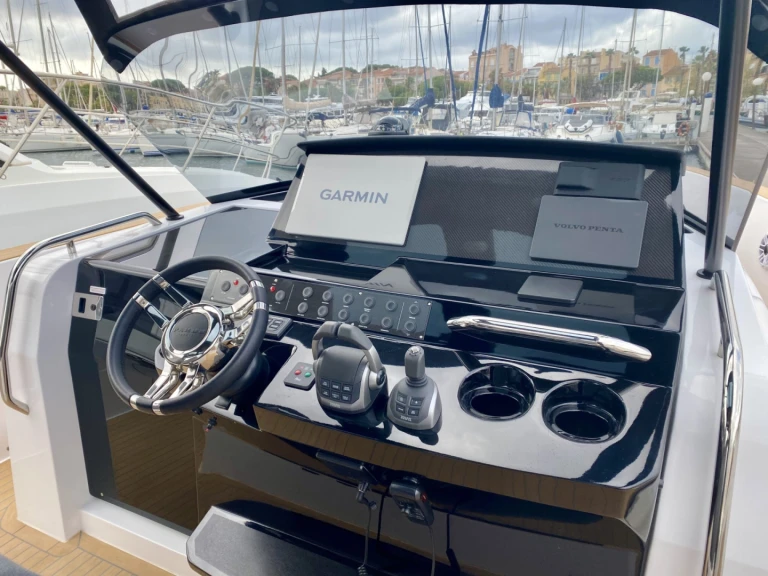 Rent a Pardo Yachts Pardo 38 Port Grimaud