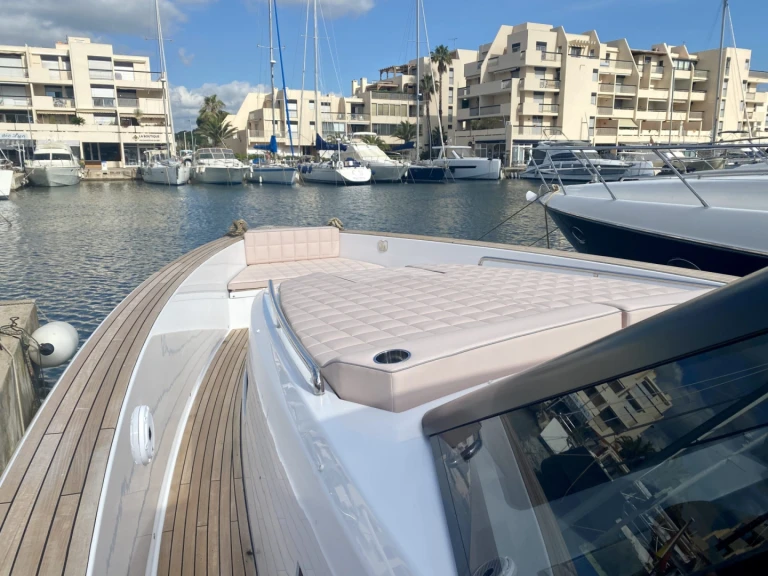 Luxury Yacht for rent Port Grimaud at the best price
