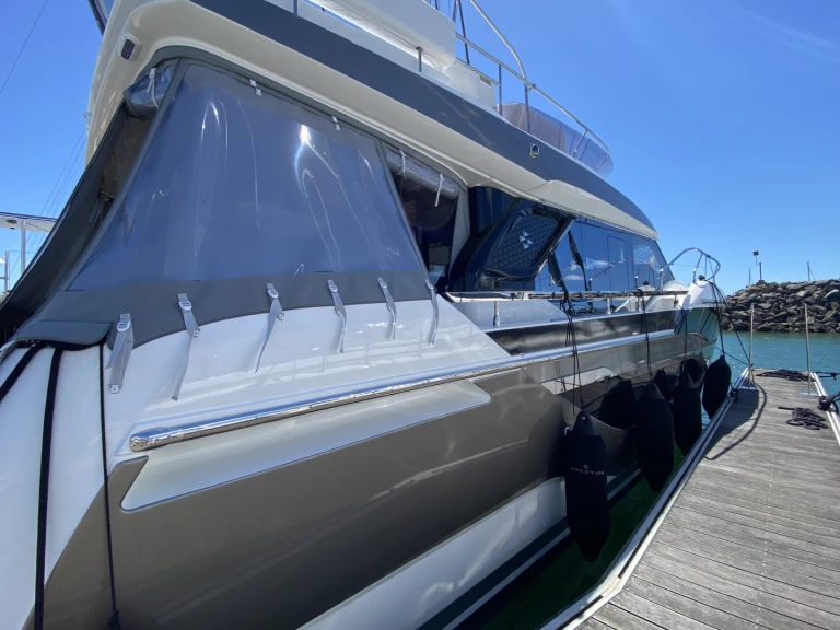 Yacht charter Port Grimaud cheap Activ 605 Open